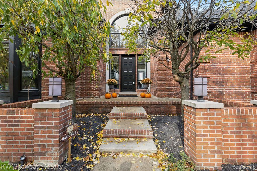 8579 PINE COVE Drive, Commerce Twp, MI 48382 — Photo 19