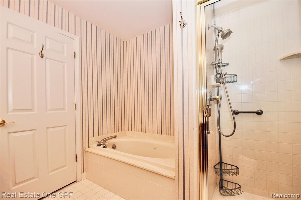 26 Pointe Park Place, 303, Grosse Pointe Park, MI 48230 — Photo 21