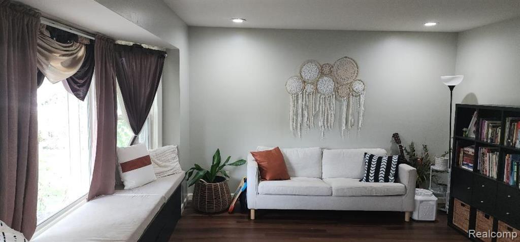 210 N PRINCESS Drive W, Canton, MI 48188 — Photo 33