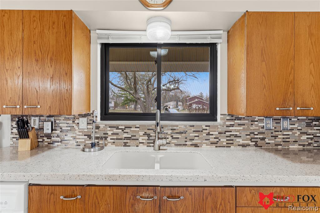 5368 Oaktree Court, Flint, MI 48532 — Photo 14