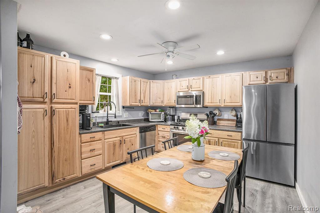 664 E HIGHLAND Road, Howell, MI 48843 — Photo 8
