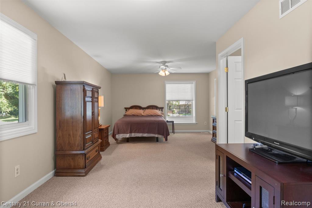 8821 NORTHAMPTON Drive, Plymouth, MI 48170 — Photo 32