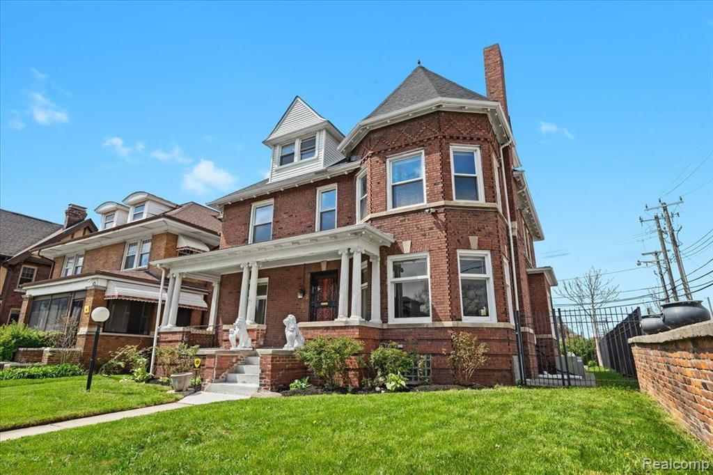 50 TAYLOR Street, Detroit, MI 48202 — Photo 2