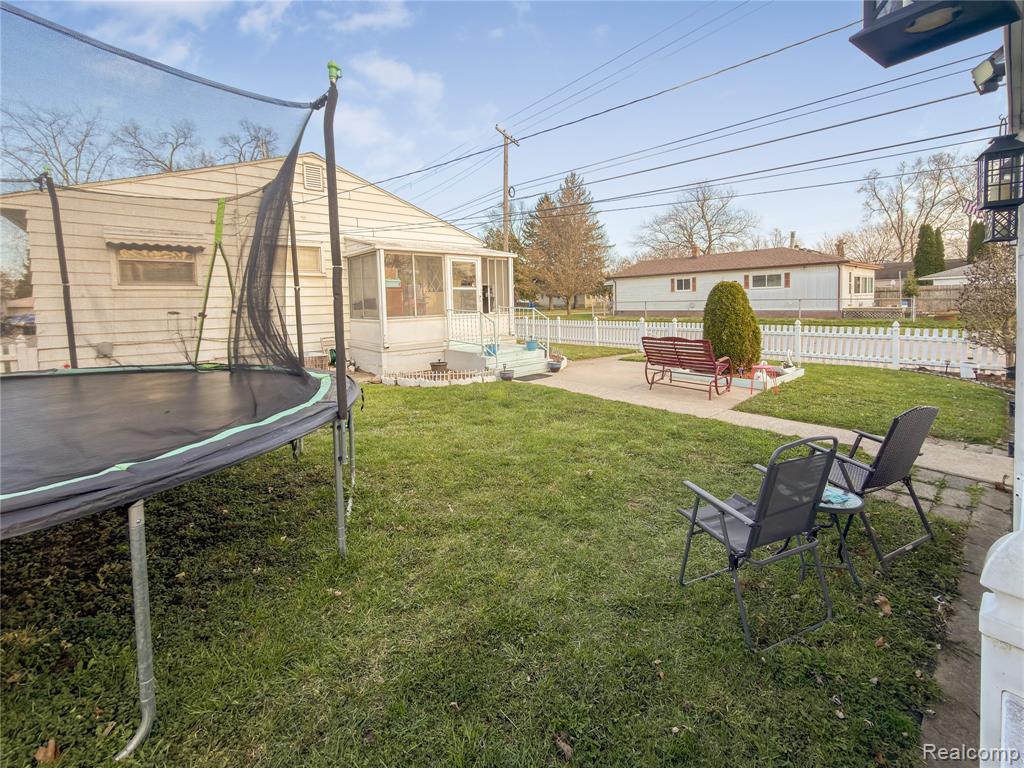 4710 Edgewood Street, Dearborn Heights, MI 48125 — Photo 35