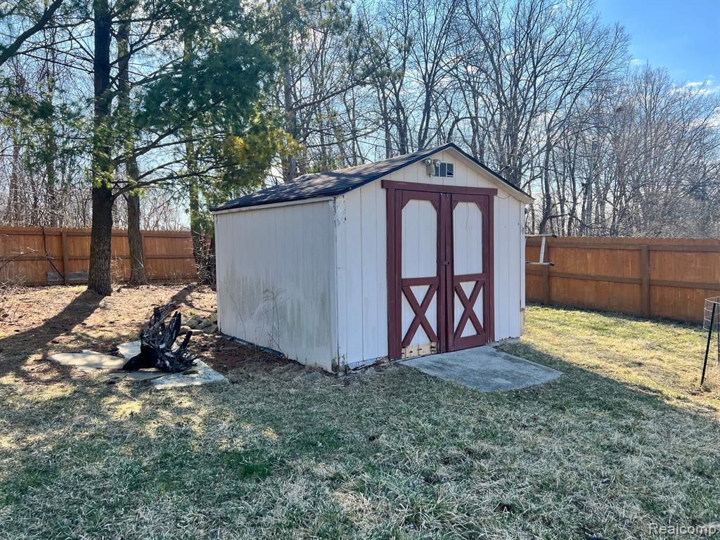 5345 FERN Avenue, Grand Blanc, MI 48439 — Photo 20