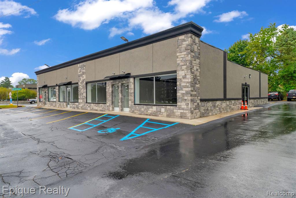 2701 Elizabeth Lake, Suite 400, Waterford, MI 48328