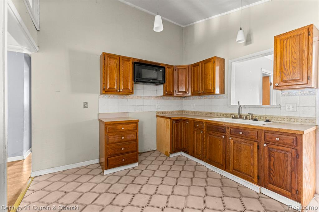 80 E MAHAN Avenue, Hazel Park, MI 48030 — Photo 10