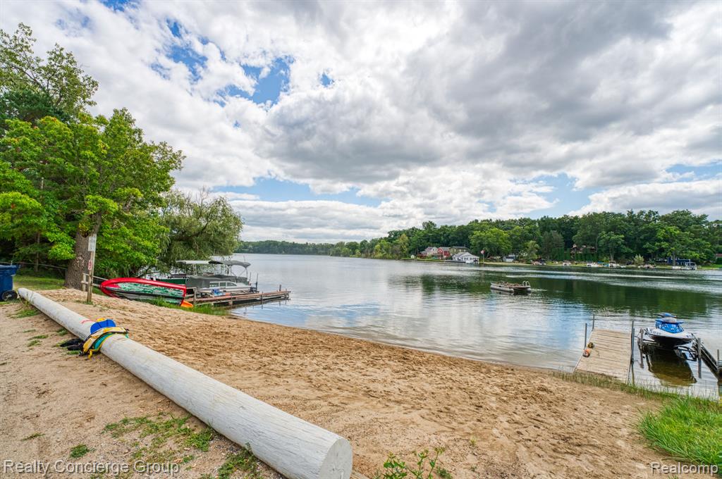 6340 ISLAND LAKE Drive, Brighton, MI 48116 — Photo 25