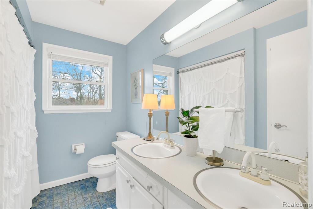 8482 BELLE BLUFF Drive, Grand Blanc, MI 48439 — Photo 51