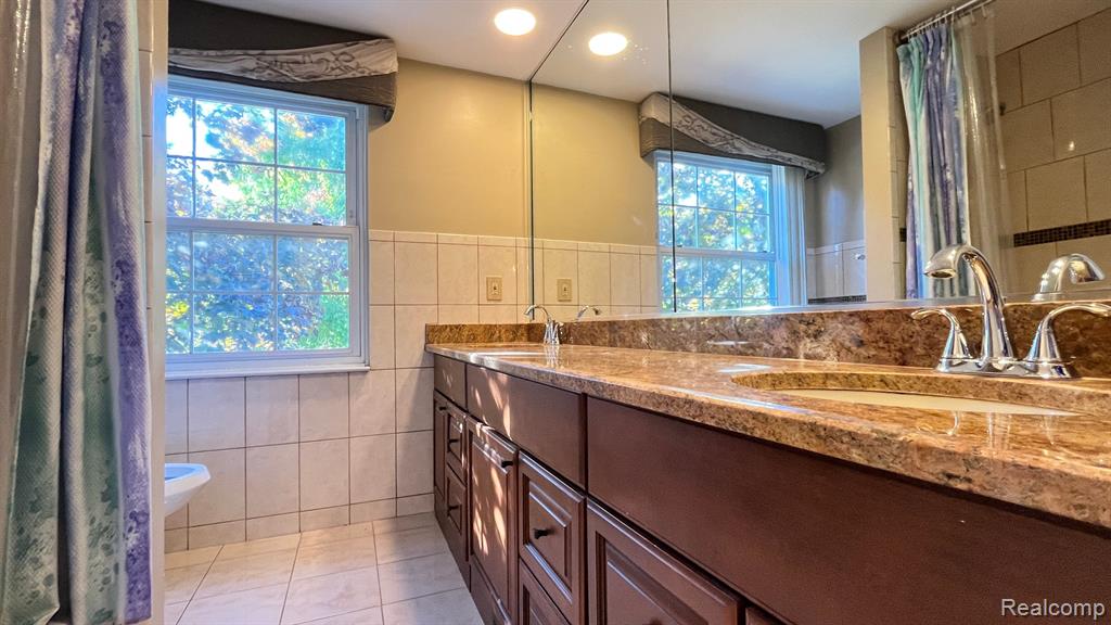 2852 MAYFAIR Drive, Troy, MI 48084 — Photo 28