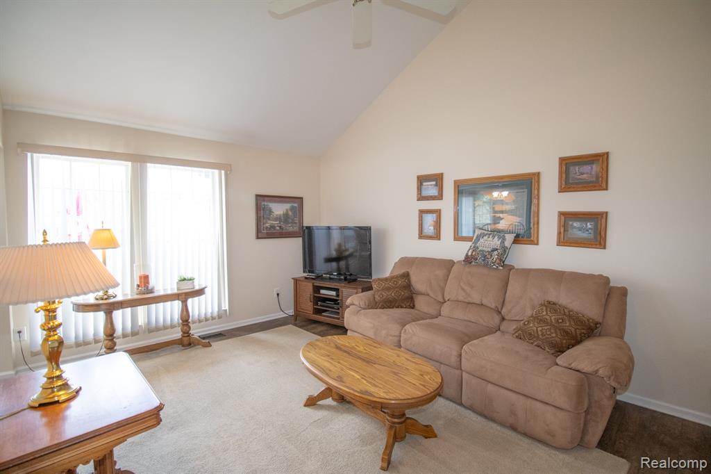 4102 Hunters Circle E, Canton, MI 48188 — Photo 9