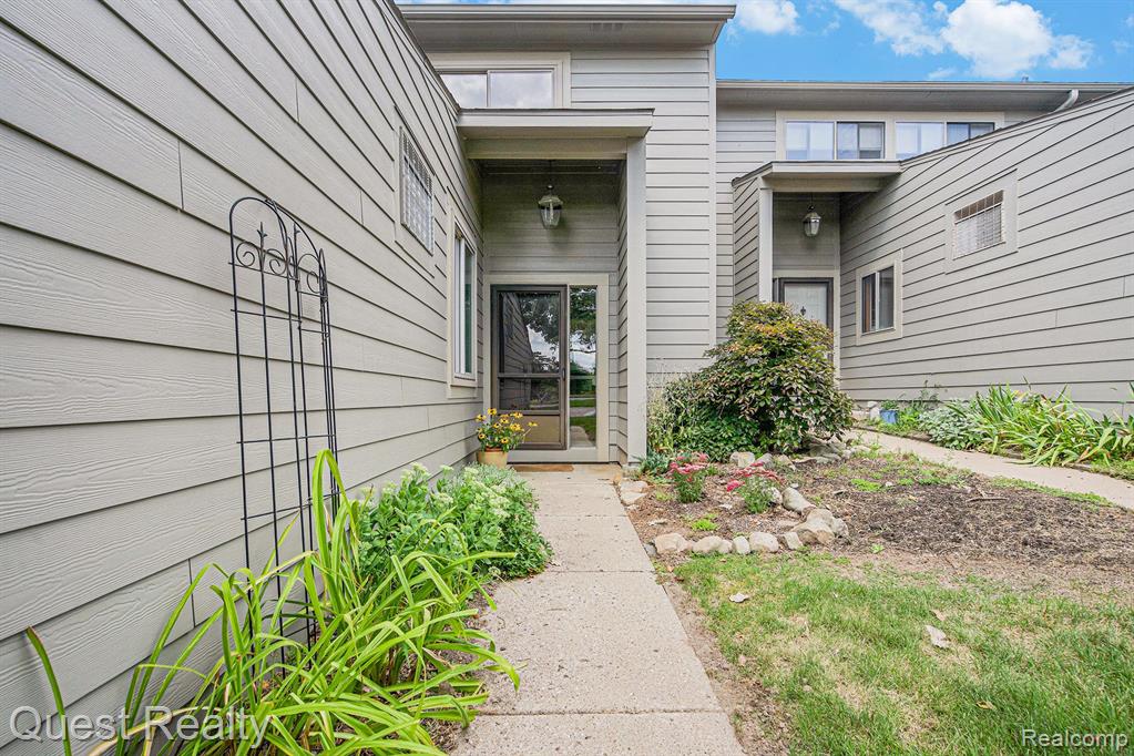 3123 LAKE HAVEN Drive, Ann Arbor, MI 48105 — Photo 3