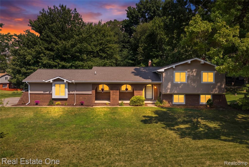 10875 Cartier Drive, Brighton, MI 48114