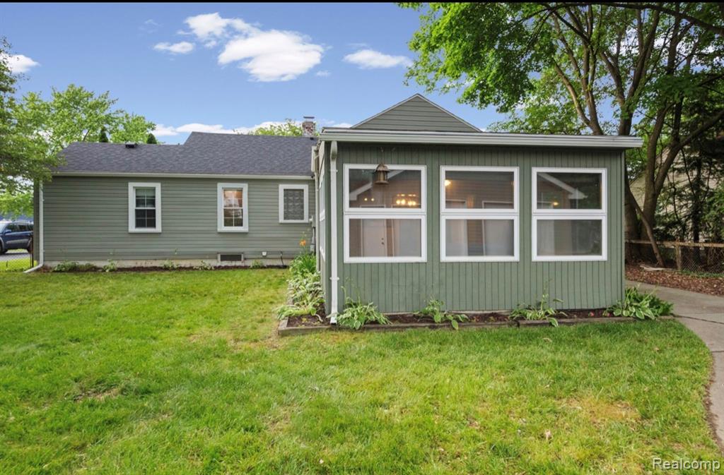 9235 Whitall Lane, Grosse Ile, MI 48138 — Photo 22