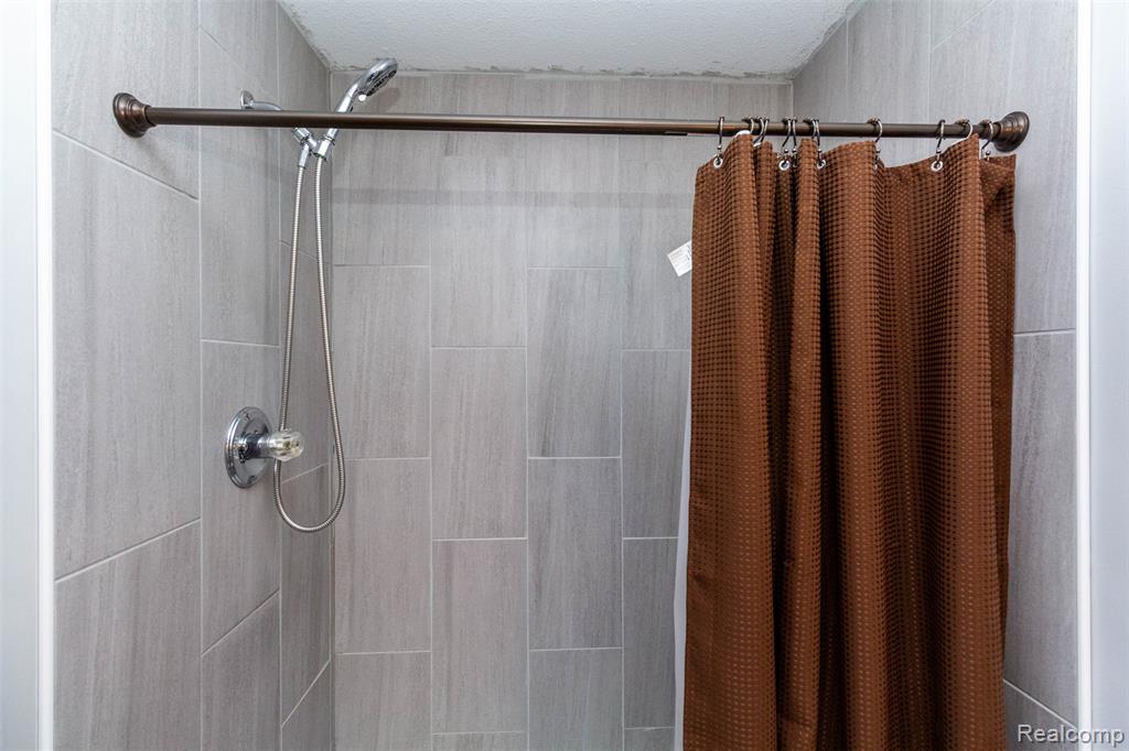 9747 Wildflower Court, Van Buren, MI 48111 — Photo 19
