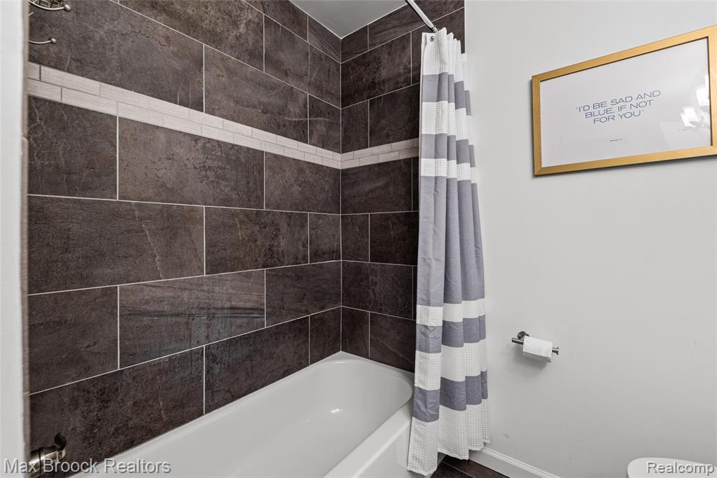 10545 Talbot Avenue, Huntington Woods, MI — Photo 11