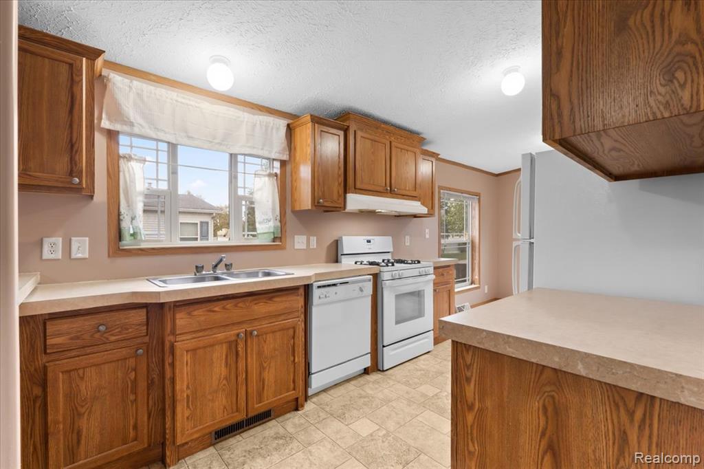 4477 Single Tree Drive, Howell, MI 48843 — Photo 7