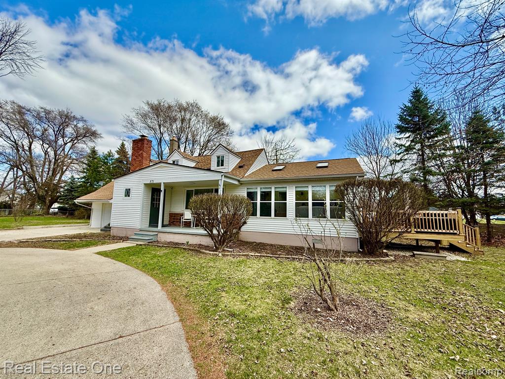 571 ANDRESEN Court, Hazel Park, MI 48030 — Photo 2