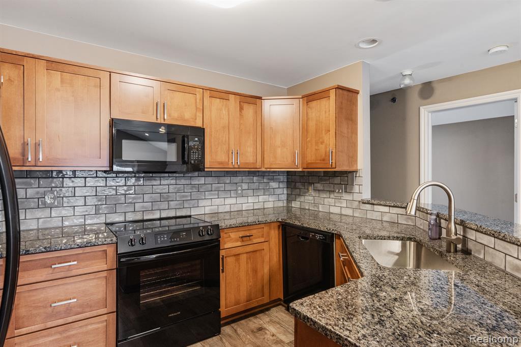 45449 N STONEWOOD Road, Canton, MI 48187 — Photo 4