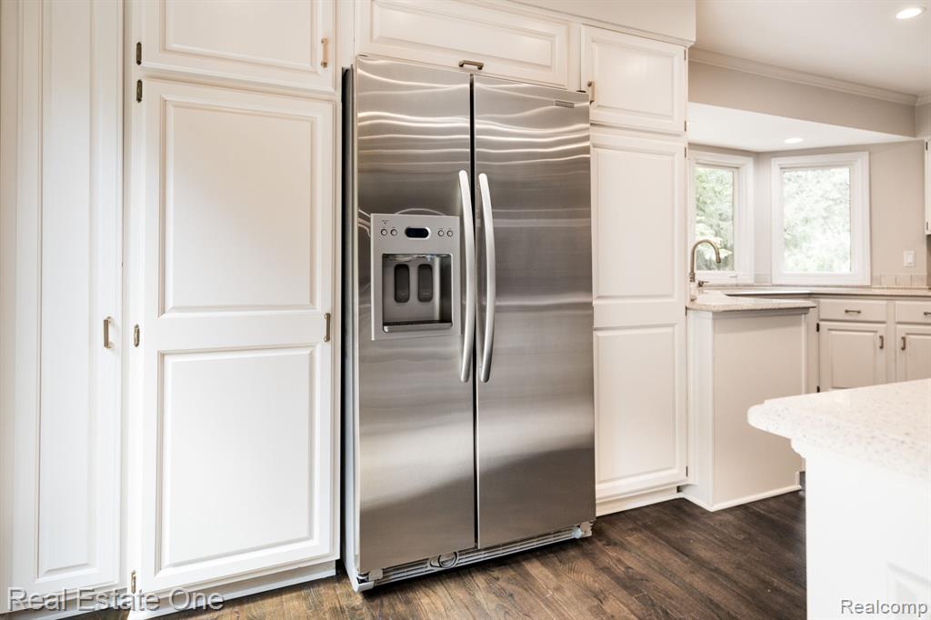 4794 RIVERS EDGE Drive, Troy, MI 48098 — Photo 17