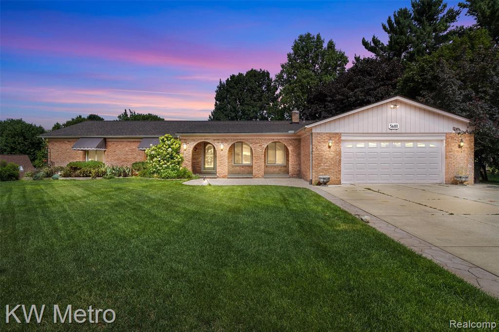 56811 Foxcroft Court, Utica, MI 48316