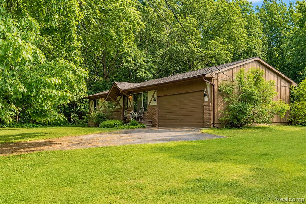 555 Tomahawk Trail, Highland, MI — Photo 3