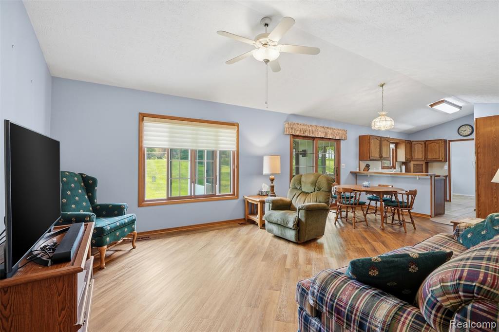 2482 Valley Lane Drive, Grand Blanc, MI 48439 — Photo 5