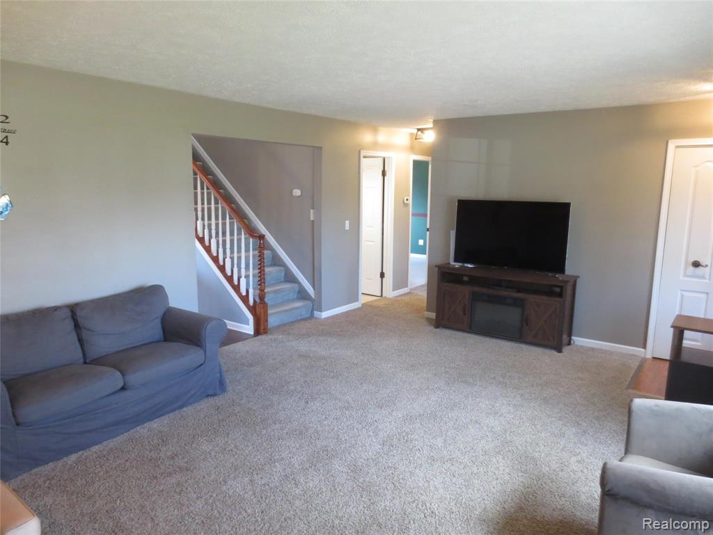61365 Creekview Drive, South Lyon, MI 48178 — Photo 5