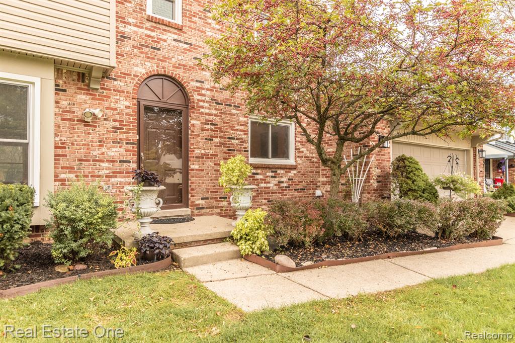 5201 CROWFOOT Drive, Troy, MI 48085 — Photo 4