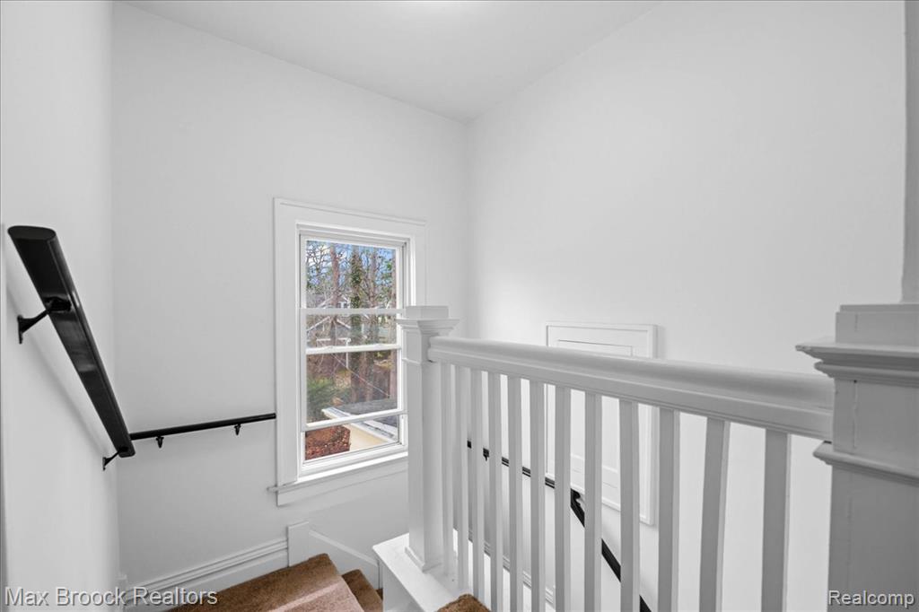 1449 Oakwood Street, Sylvan Lake, MI 48320 — Photo 18