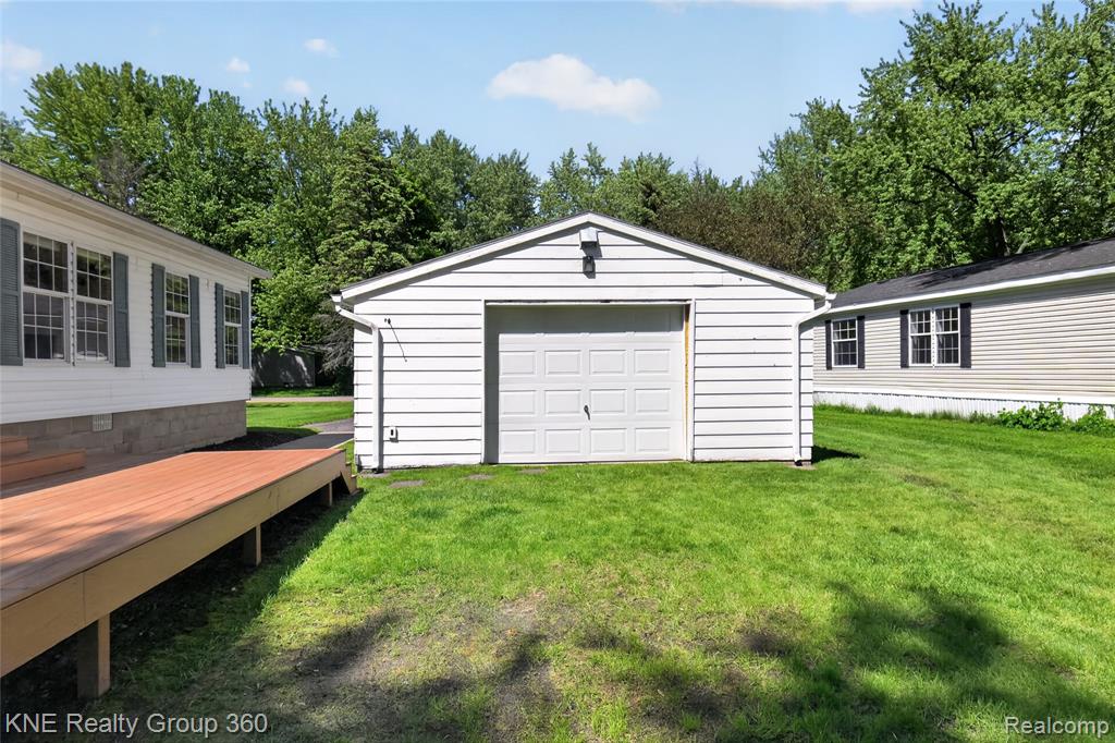 672 Red Oaks Drive, Howell, MI 48843 — Photo 31