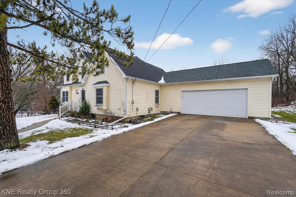 407 Center Street, Clio, MI 48420 — Photo 3