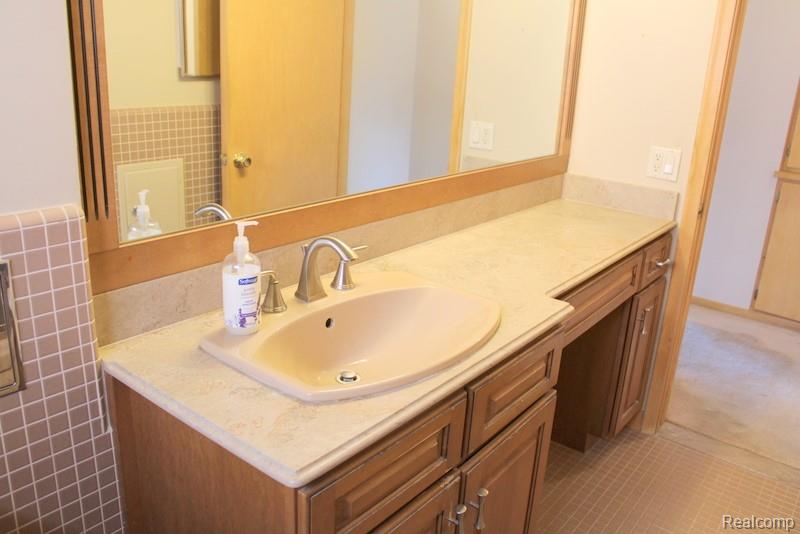 9045 Carter Avenue, Allen Park, MI 48101 — Photo 32