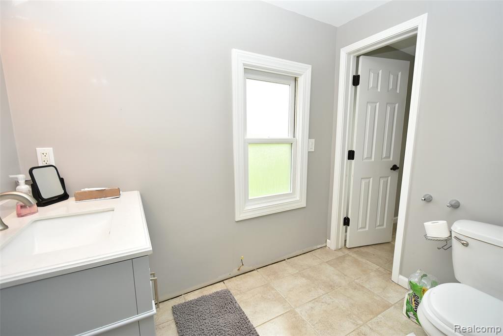 37480 Hayes Road, Clinton Twp, MI 48038 — Photo 13