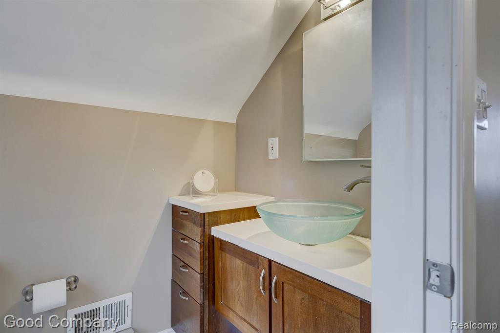 924 Marywood Drive, Royal Oak, MI 48067 — Photo 31