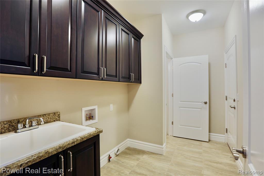 423 Verona Drive, Rochester Hills, MI 48307 — Photo 28
