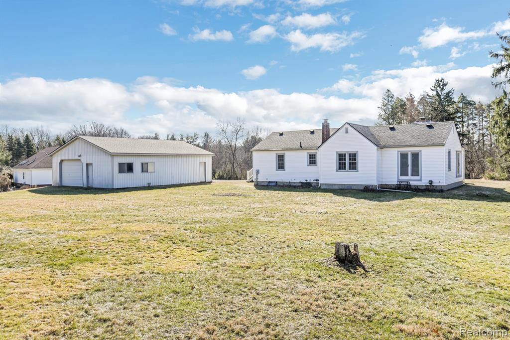 850 W MAPLE Road, Milford, MI 48381 — Photo 16