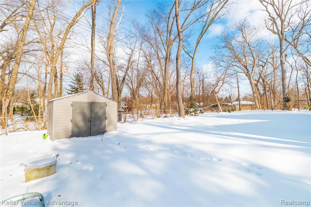 1466 Shankin Court, Wolverine Lake, MI 48390 — Photo 39