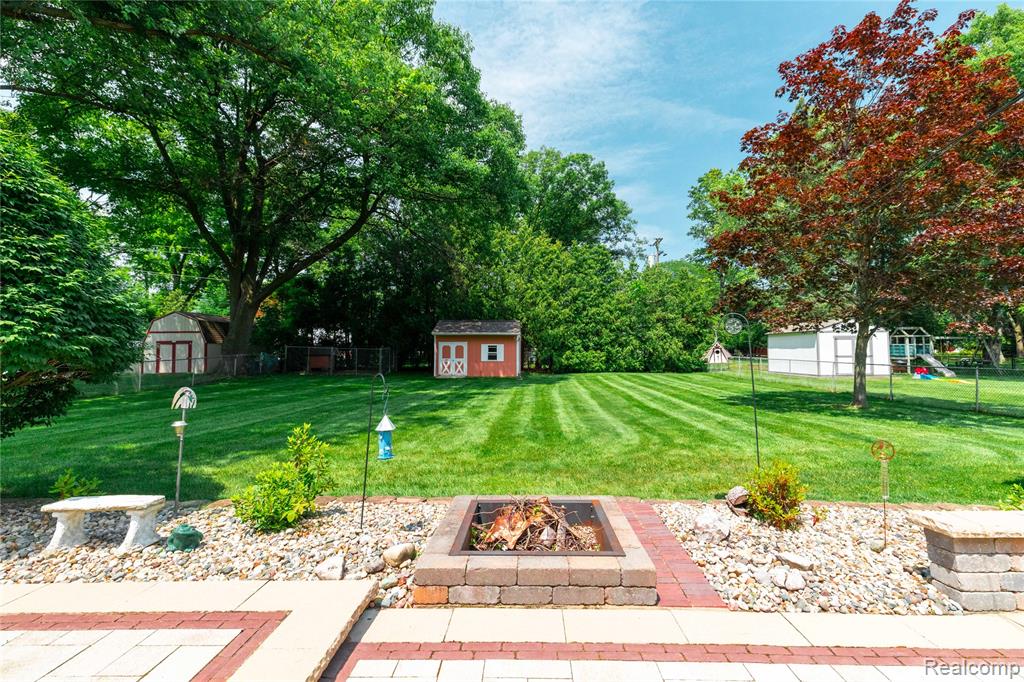 8366 Glengarry Road, Grosse Ile, MI 48138 — Photo 46
