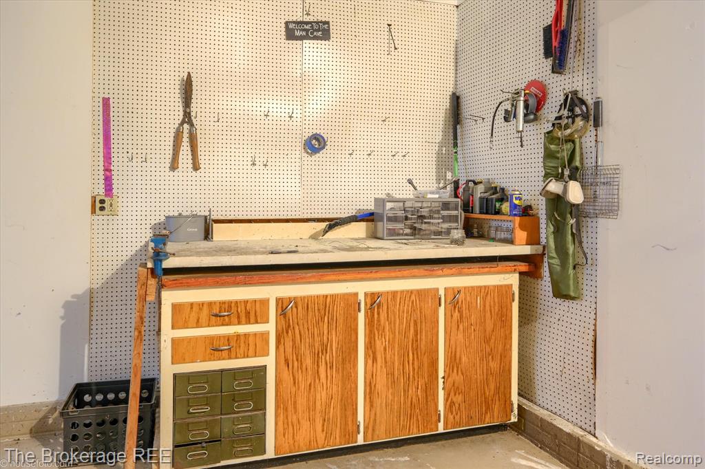 5495 E Coldwater Road, Flint, MI 48506 — Photo 36