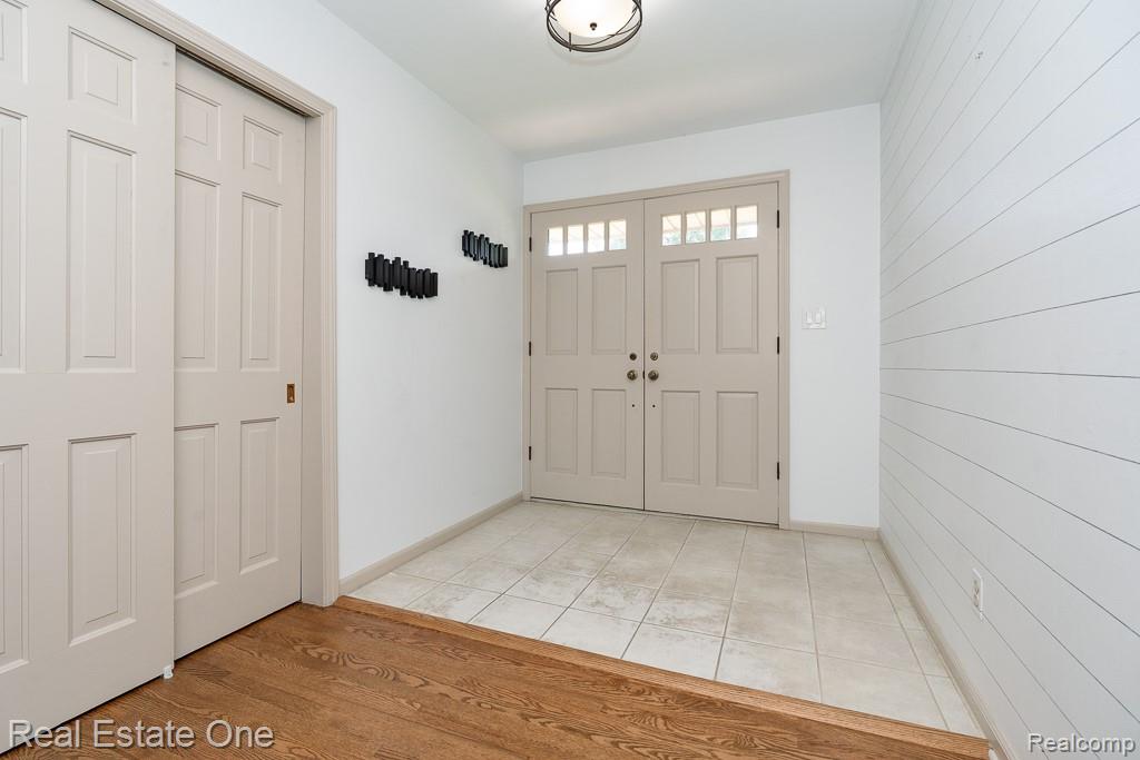 53081 Scenic Drive, Shelby Twp, MI 48316 — Photo 2