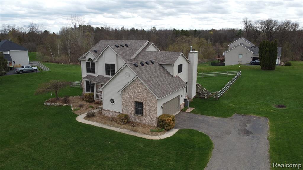 111 Oak Bark Drive, Howell, MI 48843 — Photo 2