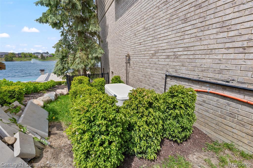 18091 Peninsula Way, Northville, MI 48168 — Photo 55
