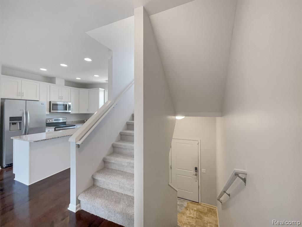 242 CENTER Boulevard, Wixom, MI 48393 — Photo 8