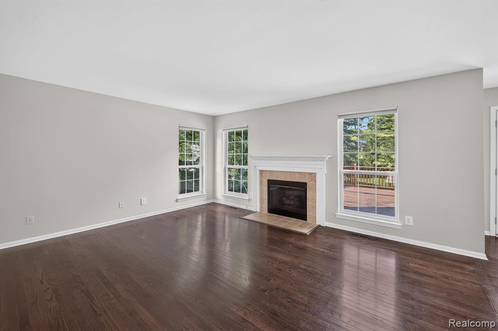 4895 Greenview Drive, Commerce Twp, MI 48382 — Photo 11