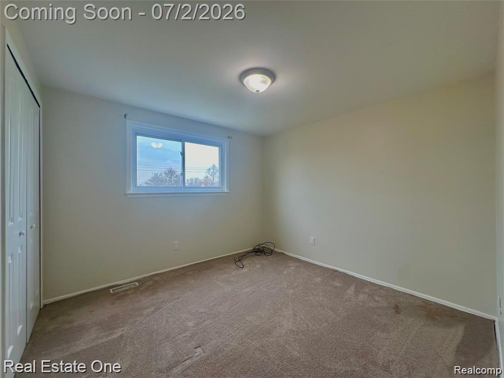 26950 ROCHELLE Street, Dearborn Heights, MI 48127 — Photo 6