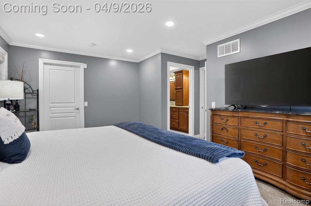 341 Ridgewood Road, Rochester, MI 48306 — Photo 32