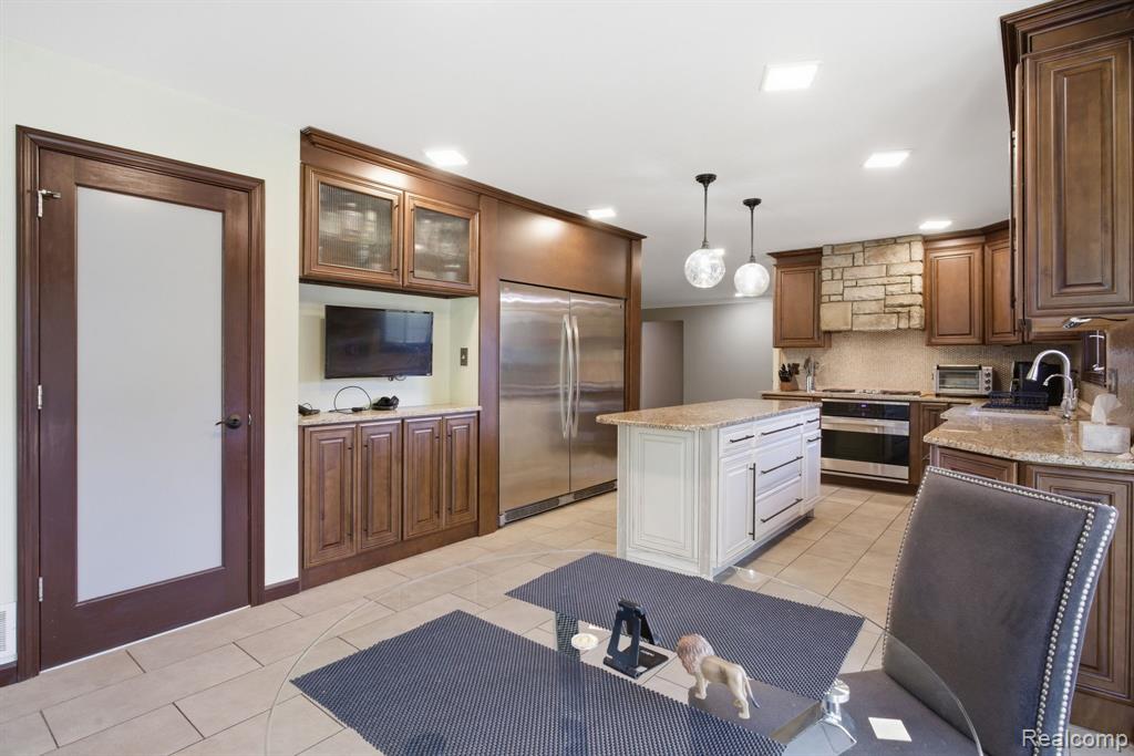 2411 Wixom Trail, Milford, MI 48381 — Photo 19