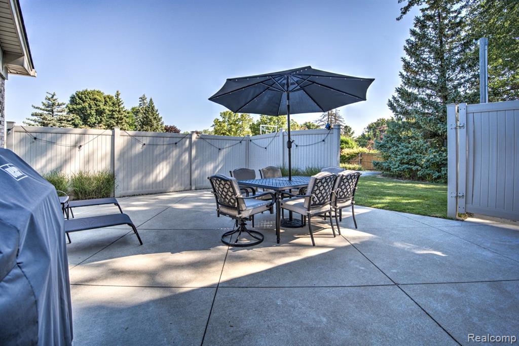 5250 Winchester Drive, Troy, MI 48085 — Photo 50