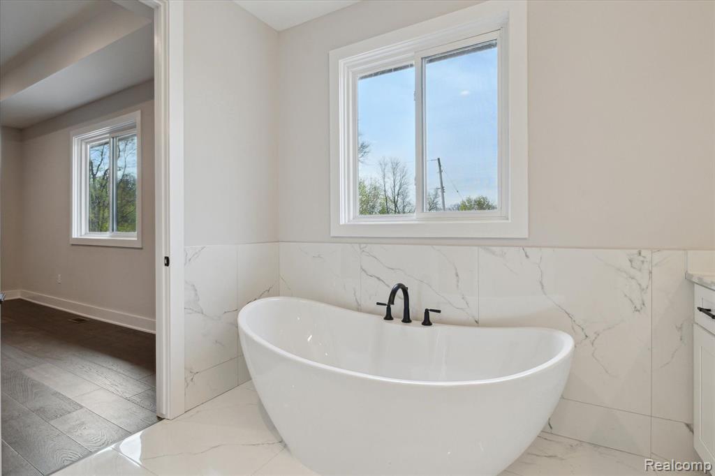 9 ANNANDALE, Leonard, MI 48367 — Photo 45